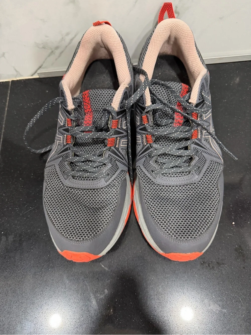 Asics gel venture 8 women’s running Gray & Coral Trail  Sneakers size 11